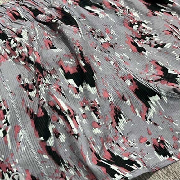 Lululemon Hotty Hot Shorts ll 2.5” Floral Flux Grey Size 6 - Picture 8 of 8